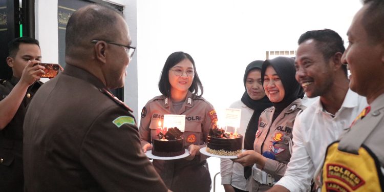 Polres Tulang Bawang Berikan Surprise Pada Peringatan Hari Bhakti Adhyaksa Ke-64 Tahun 2024