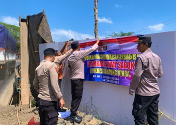 Antisipasi Pungli di Jalinsum, Polres Lampung Utara Pasang Baner Himbauan