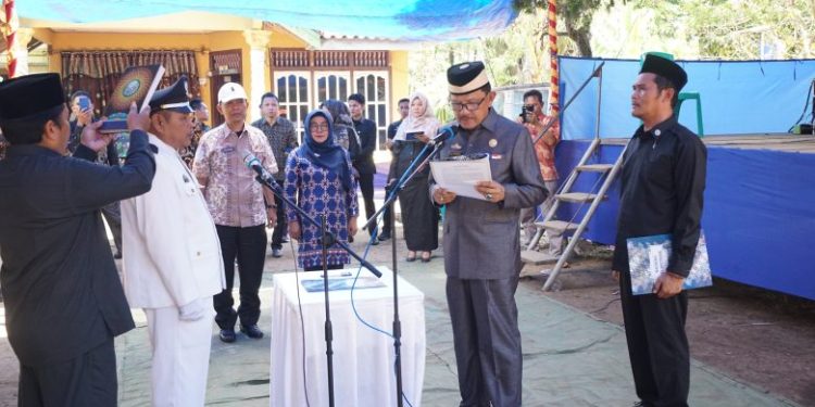 Agus Istiqlal Lantik 3 Pj Peratin di Kecamatan Bangkunat