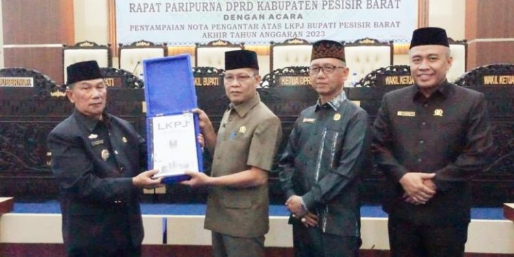 DPRD Pesibar Rapurna LKPJ dan Laporan LHP BPK