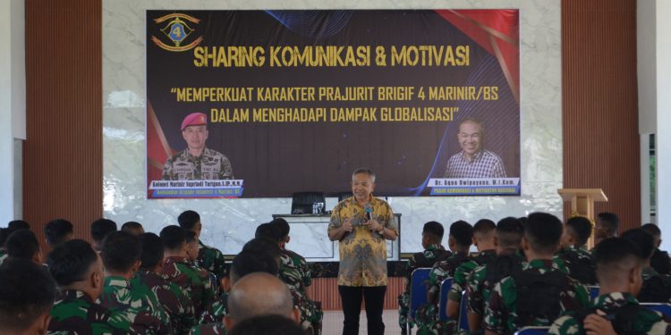Brigif 4 Mar/BS Menerima Kunjungan Motivator Dr. Aqua Dwipayana, M.I.Kom