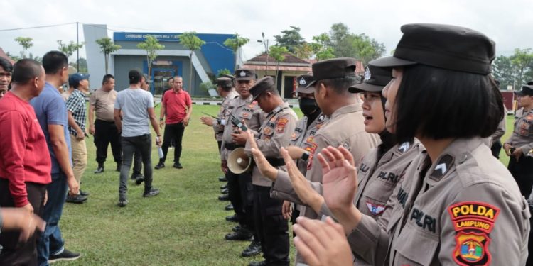 Pimpin Apel Kesiapan Simulasi Pengamanan Acara Pelantikan DPRD, AKBP James: Practice Makes Perfect