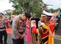 Disambut Tarian Adat Lampung dan Polisi Cilik, AKBP Rivanda Jejakan Kaki Perdana di Polres Tanggamus