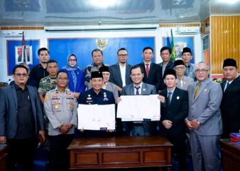 DPRD Empat Lawang Gelar Rapat Paripurna Laporan Banggar dan Penandatanganan Nota Kesepakatan