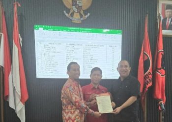 Partai PDIP serahkan B1KWK kepasangan Resmen Kadapi dan Cik Raden