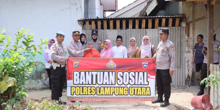 Polres Lampung Utara Kembali Bagikan Bantuan Sosial Kepada Masyarakat