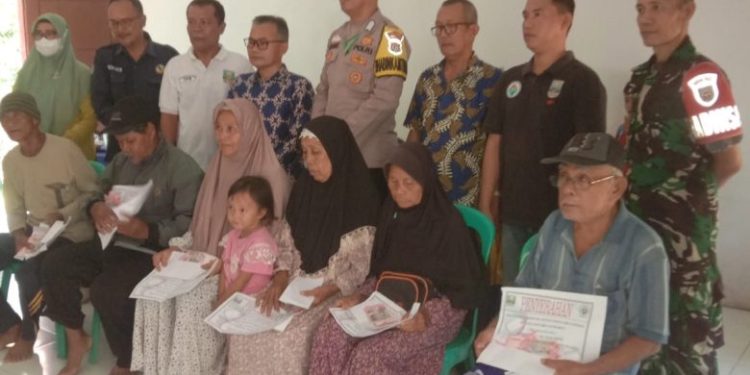 Pekon Way Sindi Asahan Bagikan BLT-DD Kepada 23 KPM