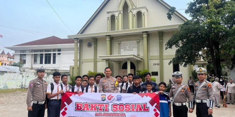 Jelang Hari Lalu Lintas Bhayangkara Ke-69, Sat Lantas Polres Lampung Gelar Bakti Sosial Bersihkan Tempat Ibadah