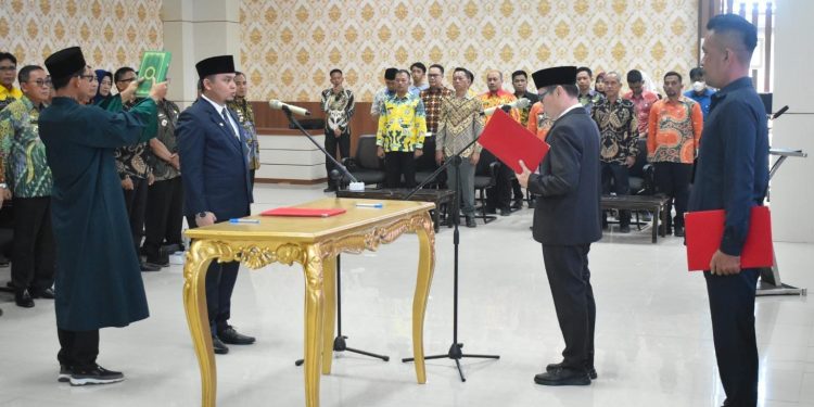 Aula Tabik Oy di Kabupaten Mesuji menjadi saksi pelantikan Wahyu Arswendo Umbara sebagai Penjabat Sekretaris Daerah (Sekda) yang baru