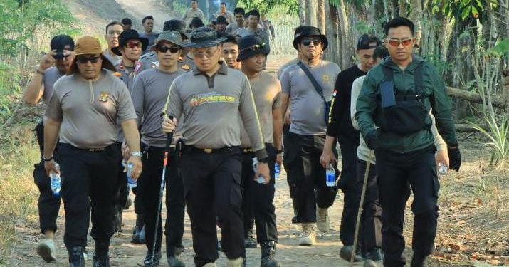 Kapolres Tulang Bawang Barat Pimpin Longmarch Puluhan Kilometer