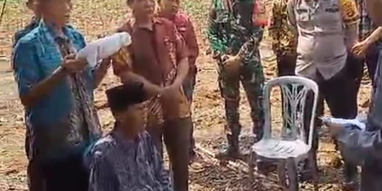 Diduga Goda Istri Orang Berujung di Geruduk Warga,Oknum Kades Penagan Ratu Ritual Sumpah