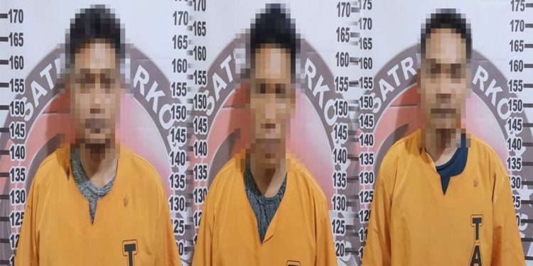 Gerebek Rumah Tempat Transaksi Narkoba, Polres Tulang Bawang Tangkap Tiga Pelaku