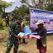 Kebahagiaan Terlihat Saat Satgas Yonif 641/Bru Bagikan Pakaian Layak Kepada Warga Papua