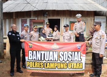 Jumat Berkah, Polres Lampung Utara Bagikan Bansos Kepada Warga Kelapa Tujuh 