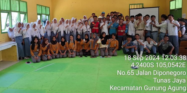 Sosialisasi K3L dan Bahaya Listrik di SMA N 1 Gunung Agung