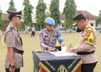 Polres Lampura Gelar Upacara Penyerahan Jabatan Kabag Log, Kasikum dan Serah Terima Jabatan Kapolsek Bunga Mayang
