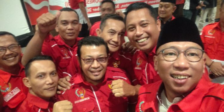 Wartawan Difoto RMD saat Pelantikan PWRI Se-Lampung