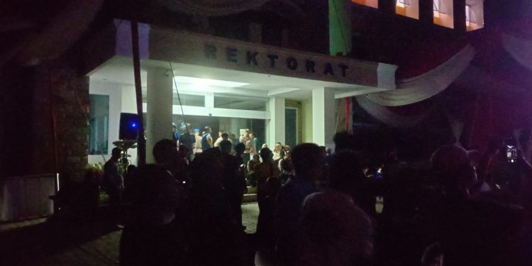 Debat Publik Cabup Cawabup Lampung Utara di Warnai Lampu Padam, Masyarakat Sayangkan Pihak Penyelenggara