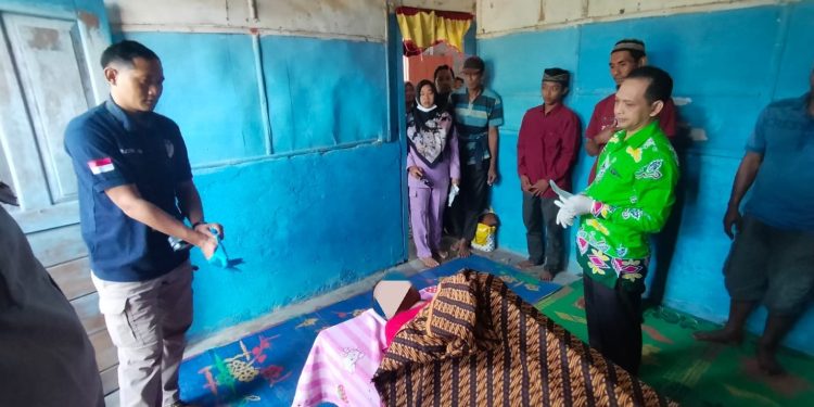 Polsek Abung Surakarta Bersama Unit Identifikasi Polres Lampung Utara Olah TKP Korban Gantung Diri