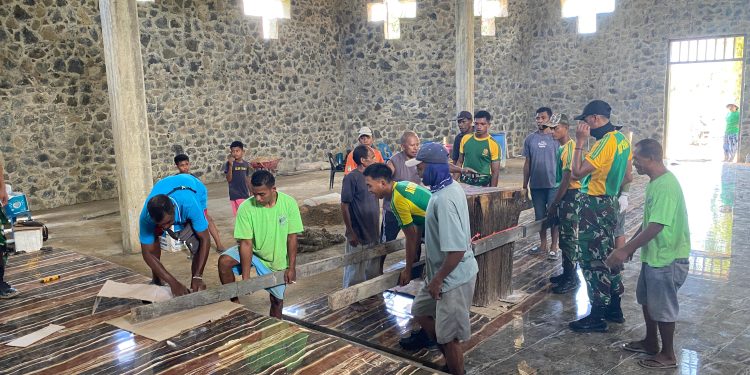Satgas Pamtas Yonarmed 11 Kostrad Laksanakan Karya Bakti di Gereja Katolik Santo Yoseph