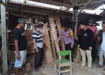 Polsek Gunung Agung Datangi TKP Orang Diduga Gantung Diri