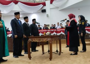 Busroni di Lantik Ketua Dewan Perwakilan Rakyat DPRD 2024 – 2029