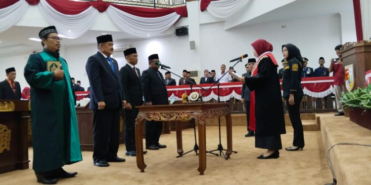Busroni di Lantik Ketua Dewan Perwakilan Rakyat DPRD 2024 – 2029