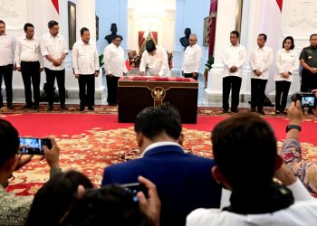 Panglima TNI Hadiri Penandatanganan PP Penghapusan Piutang Macet UMKM di Istana Negara