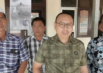 Didampingi Pengacara H. Yusron Laporkan Oknum Kepala Desa Kubu Hitu