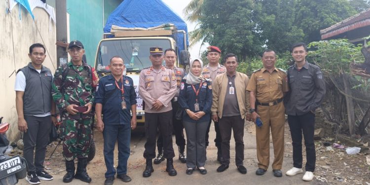Hari Kedua Pendistribusian, Polres Lampung Utara dan TNI Kawal Ketat Logistik Pilkada ke Kecamatan
