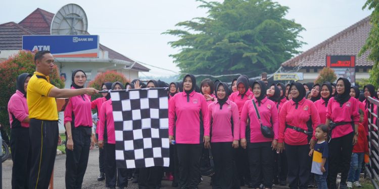 Jalin Silaturahmi, Keluarga Besar Polres Lampung Utara Gelar Olahraga Bersama