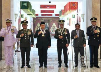 PROF. KH. SUTAN NASOMAL, MENGHIMBAU PRESIDEN RI AGAR TNI POLRI JUGA MENDAPATKAN RUMAH GRATIS