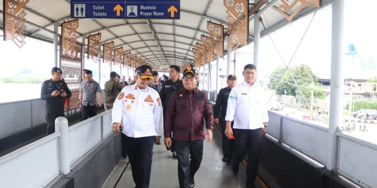 Pj. Gubernur Samsudin Tinjau Arus Mudik Natal Dan Tahun Baru 2025 Di Pelabuhan Bakauheni
