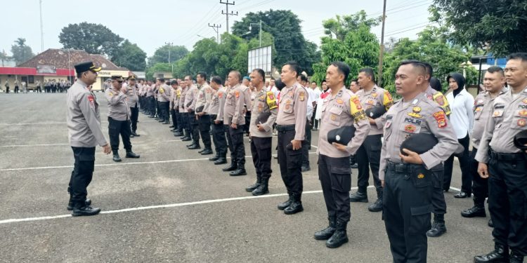 Wakapolres Metro Cek Kelengkapan Dan Sikap Tampang Personil