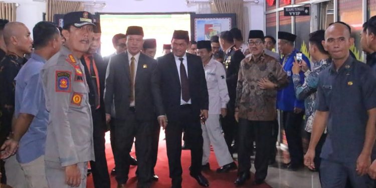 Pj. Bupati Lampung Utara Hadiri Rapat Paripurna Istimewa DPRD Lampung Utara  Penetapan Hamartoni Ahadis dan Romli Sebagai Bupati dan Wakil Bupati Terpilih