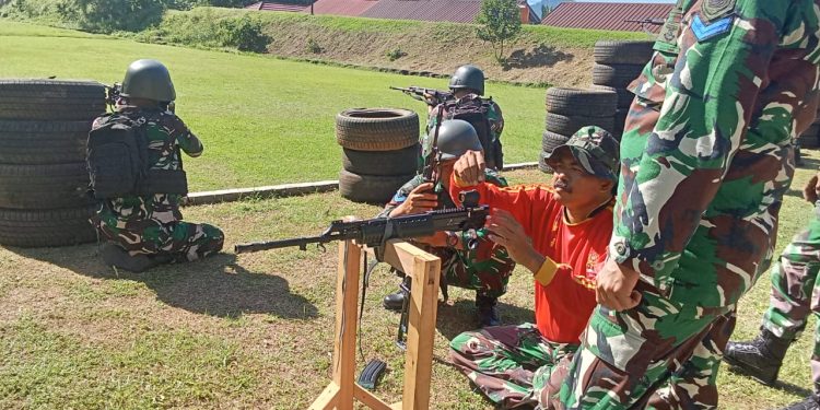 PRAJURIT “AJABRA” BATALYON INFANTERI 7 MARINIR LATIHAN MENEMBAK PERSIAPAN PENUGASAN PAMTAS RI
