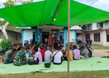 Wujud Syukur dan Kebersamaan Warga, Satgas Yonzipur 5/ABW Hadiri Acara Tasyukuran Kepala Desa Seriang