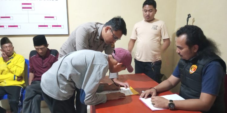 PERDAMAIAN ATAS KESALAHPAHAMAN DI MUARA PINANG, POLSEK AJAK MASYARAKAT JUNJUNG TINGGI KEHARMONISAN