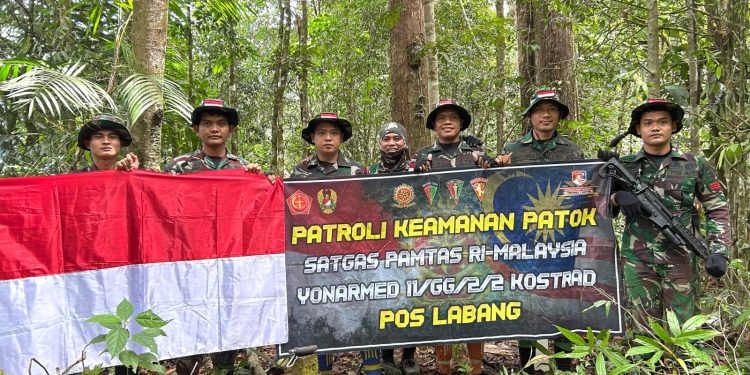 Tingkatkan Ketahanan Pangan, Satgas Yonif 323 Buaya Putih Kostrad Bagikan Bibit dan Alat pertanian Kecil