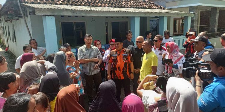 Anggota Komisi VII DPR RI Rycko Menoza SZP Bantu Korban Banjir Bandar Lampung