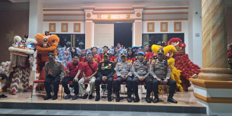 Kapolres Metro Cek Kesiapan Personel PAM Vihara dalam Perayaan Tahun Baru Imlek