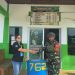 Jaga Kebersihan Distrik Aifat Utara, Satgas Yonif 762/VYS Bagikan Tempat Sampah