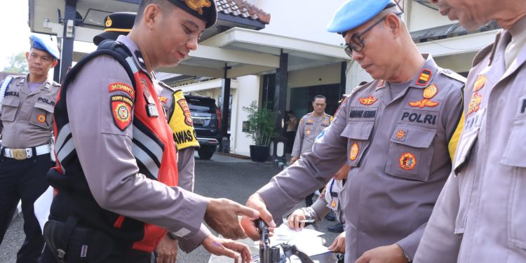 Polres Lampura Gelar Audit dan Pemeriksaan Senpi, Pastikan Profesionalisme Personel