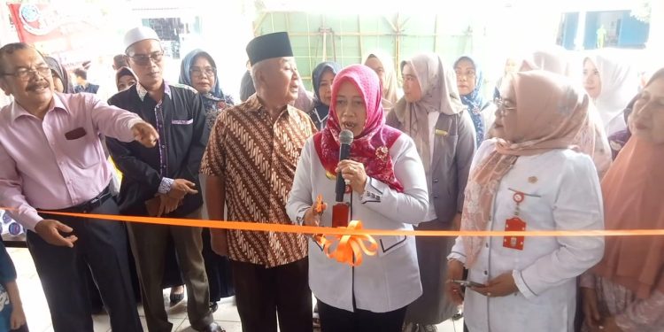 Usai Gunting Pita Oleh Kadis Kesehatan, Apotek Zikhasya Farma Candimas Resmi Dibuka