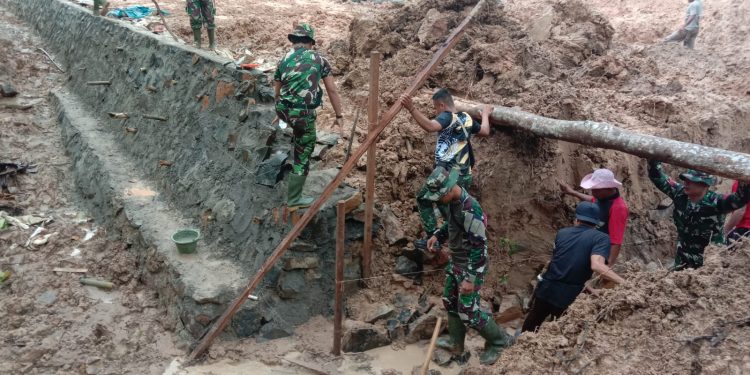 Semangat Juang TMMD bersama Warga Subik Terus terjalin ditengah Situasi Hujan Deras