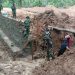 Semangat Juang TMMD bersama Warga Subik Terus terjalin ditengah Situasi Hujan Deras