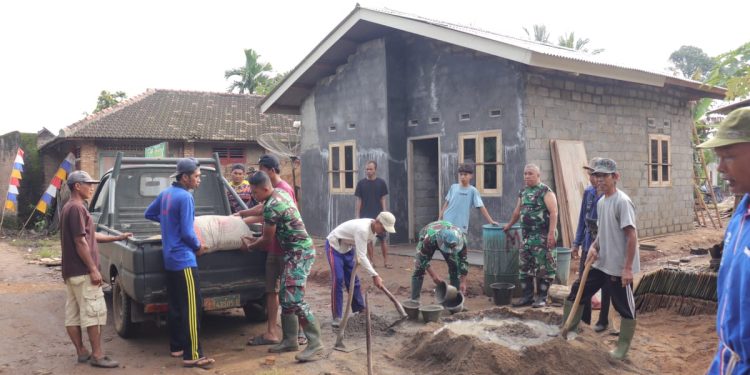Satgas TMMD Lakukan Penurunan Sak Semen Percepatan Pembangunan RTLH