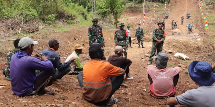 Dansatgas TMMD Ke- 123 Kodim 0412/LU Sosialisasi Rekrutmen TNI Kepada Warga “Masuk TNI Gratis Tanpa Biaya”
