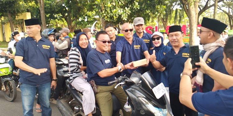 Ketua Gojing 414 Lampung Utara Berbagi Takjil