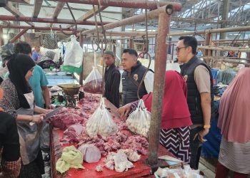 Jelang Idul Fitri, Tim Satgas Pangan Polres Lampung Timur Laksanakan Monitoring Stok Bahan Pokok